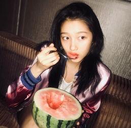 黄灿灿吃瓜图片高清,高清美图曝光引网友热议 第3张 黄灿灿吃瓜图片高清,高清美图曝光引网友热议 第3张
