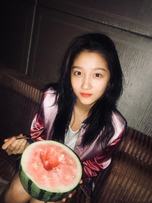 讲吃瓜的美女,探寻吃瓜美生的独特魅力 第3张 讲吃瓜的美女,探寻吃瓜美生的独特魅力 第3张